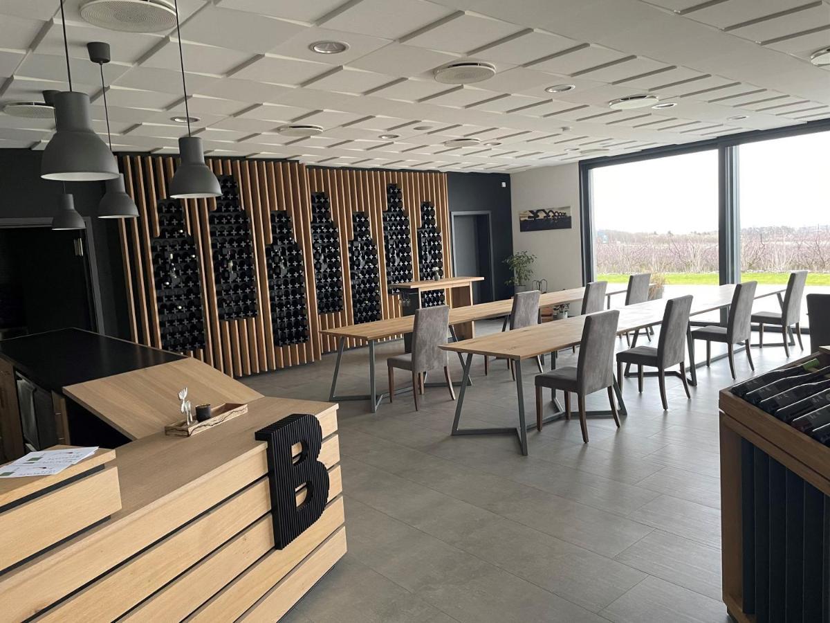 Weingut Bugner Meizelhof Klein-Winternheim Exteriör bild